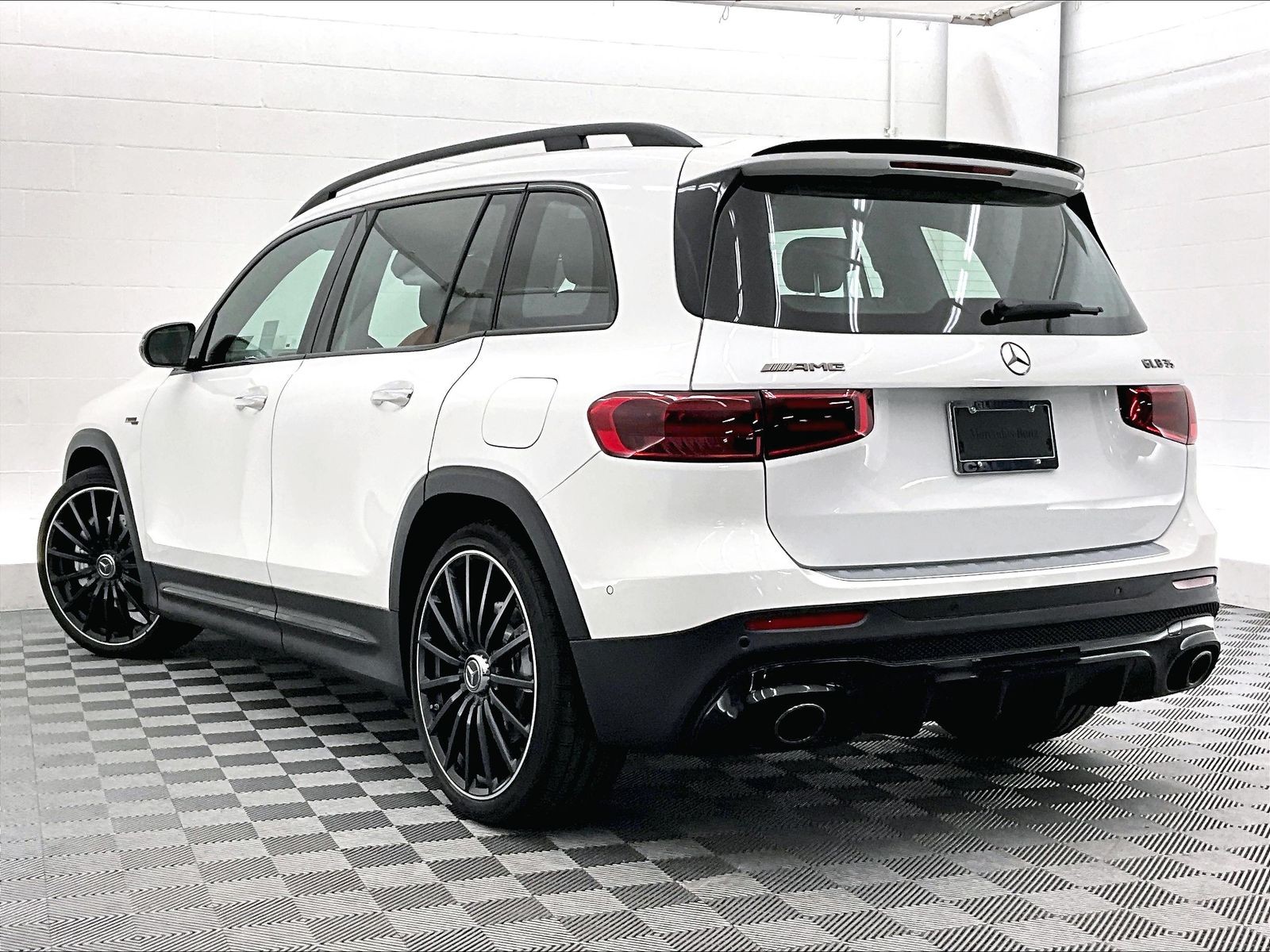 2026 Mercedes-Benz GLB photo 2