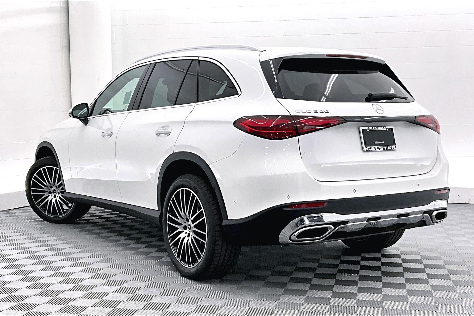 2025 Mercedes Benz GLC 300 photo 2