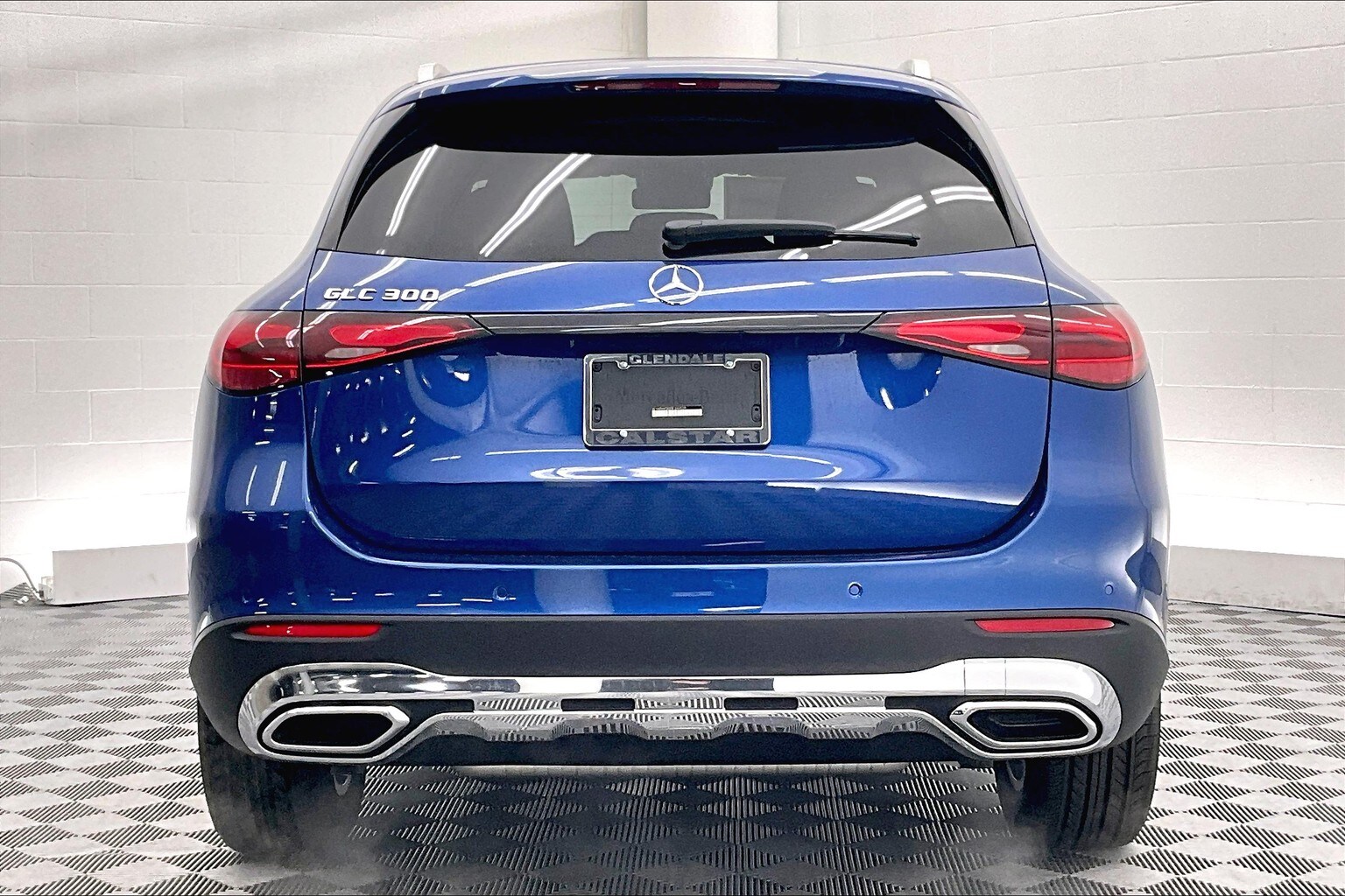 2025 Mercedes Benz GLC 300 photo 3