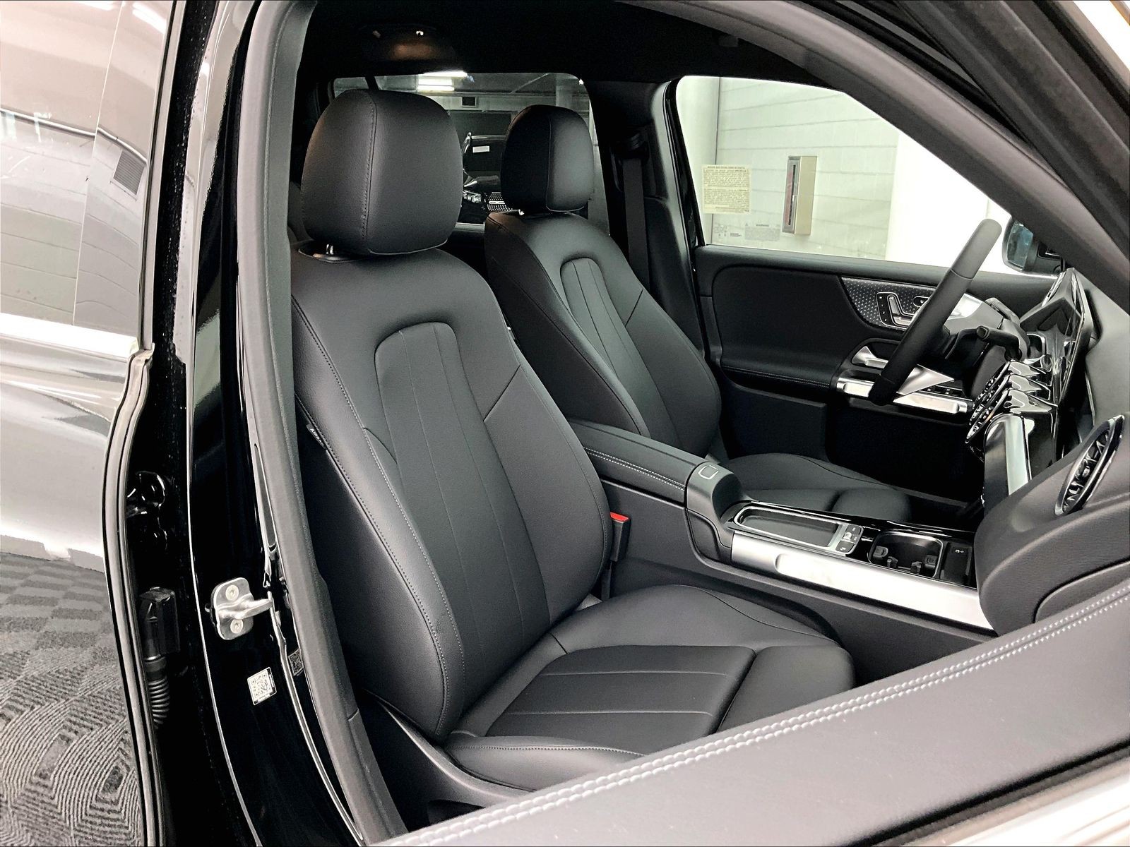 2026 Mercedes-Benz GLB photo 5