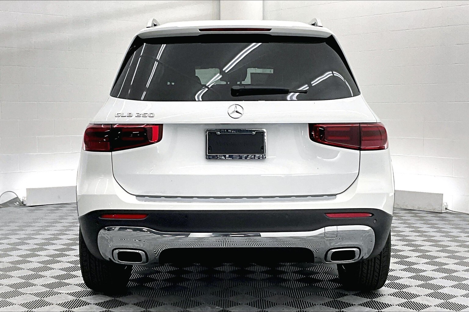 2025 Mercedes Benz GLB 250 photo 3