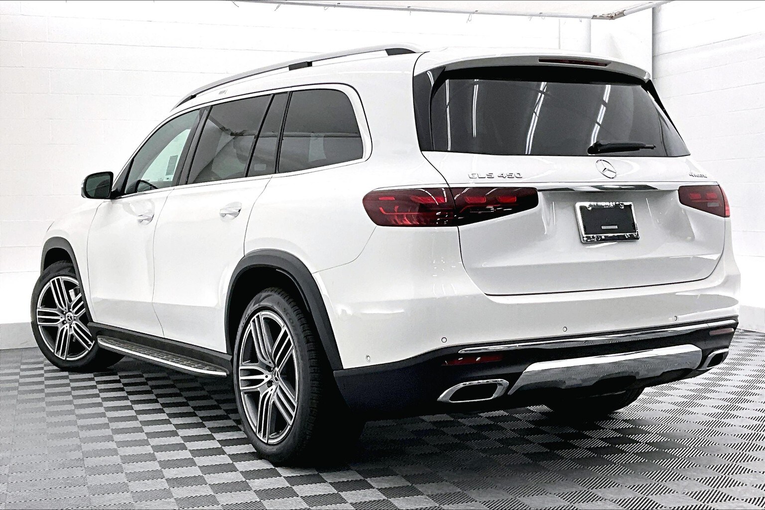 2026 Mercedes Benz GLS 450 4MATIC photo 2