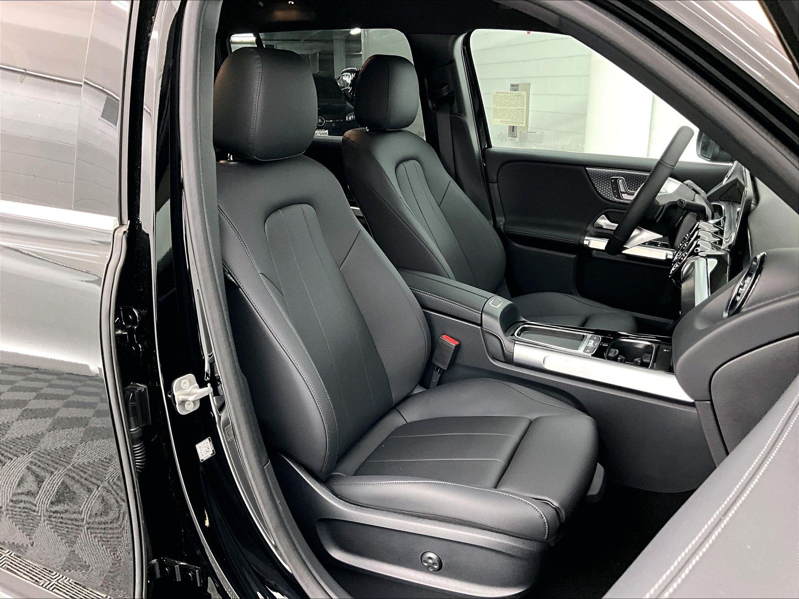 2026 Mercedes-Benz GLB photo 5