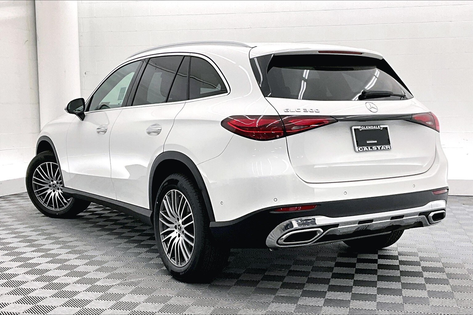 2025 Mercedes Benz GLC 300 photo 2