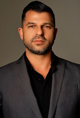 Staff member Art Vartanyan from 6fad3d584dcd