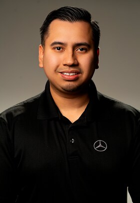 Staff member Erik Alatorre from b6e7694211dc