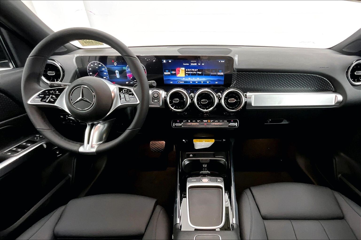 2026 Mercedes Benz GLB 250 photo 3