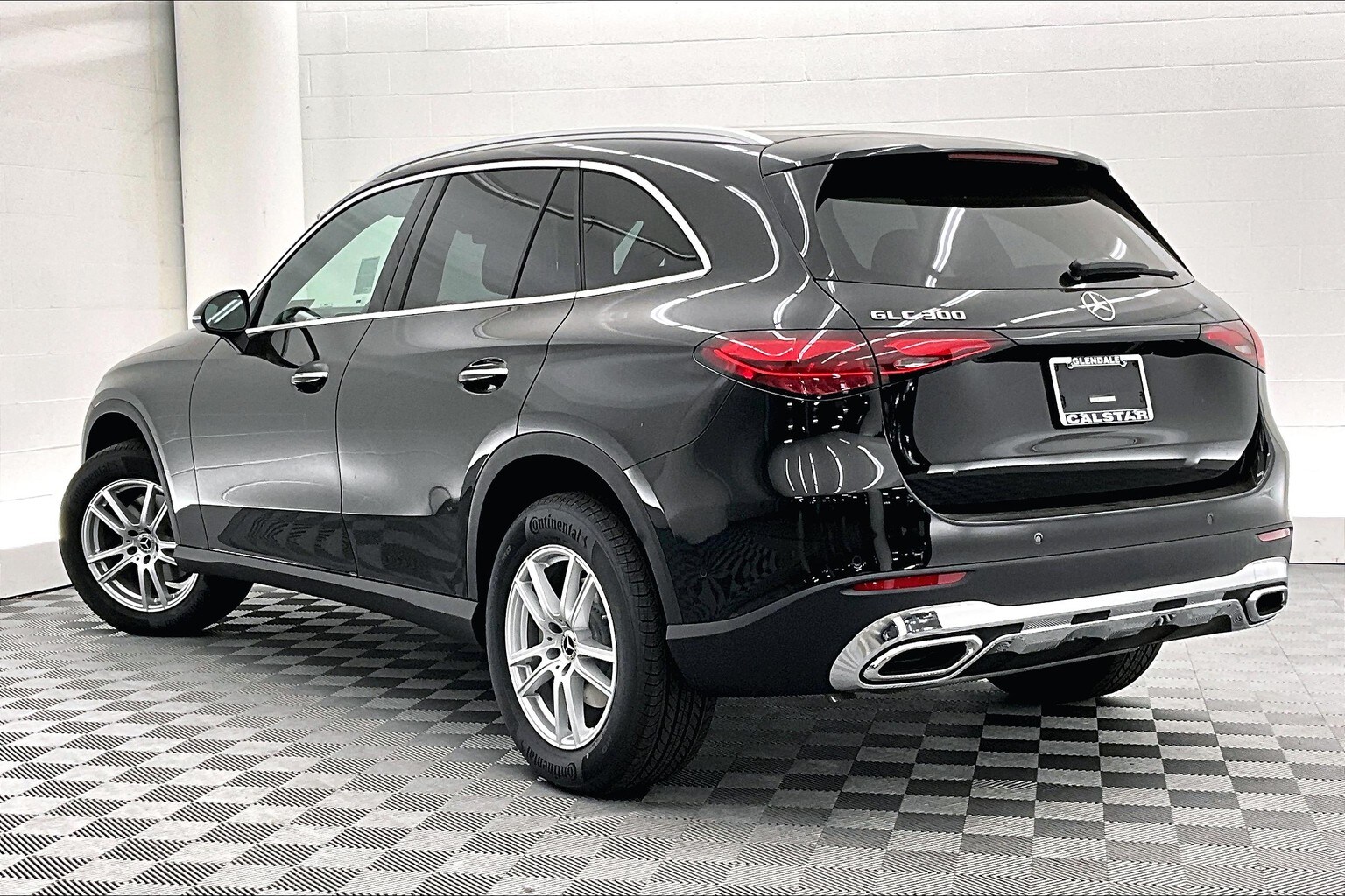 2025 Mercedes Benz GLC 300 photo 2