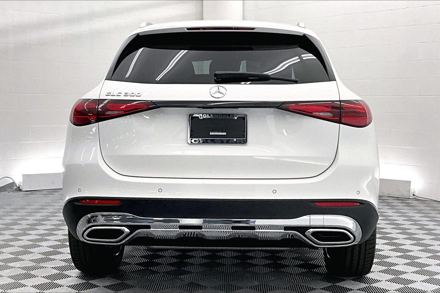 2025 Mercedes Benz GLC 300 photo 3