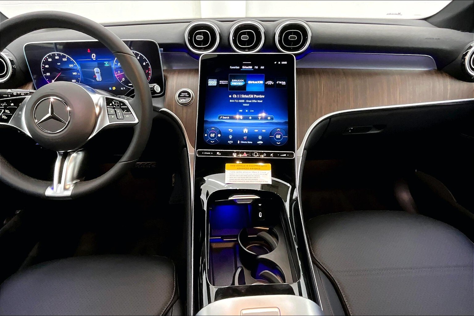 2025 Mercedes Benz GLC 300 photo 4