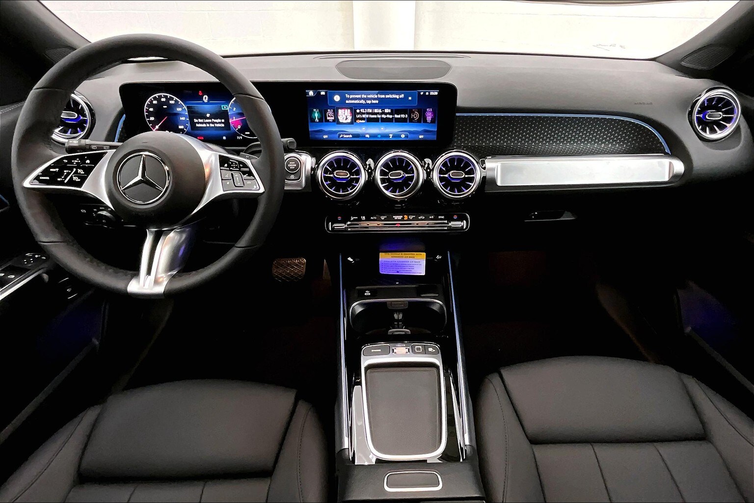2025 Mercedes Benz GLB 250 photo 4