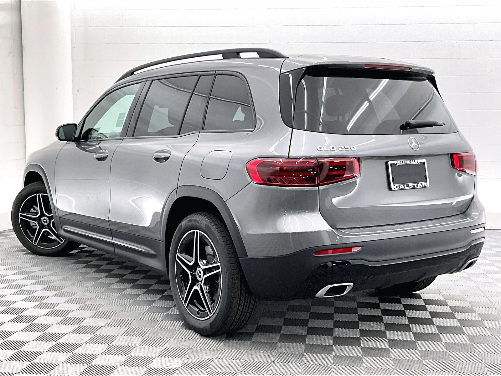 2026 Mercedes-Benz GLB photo 2