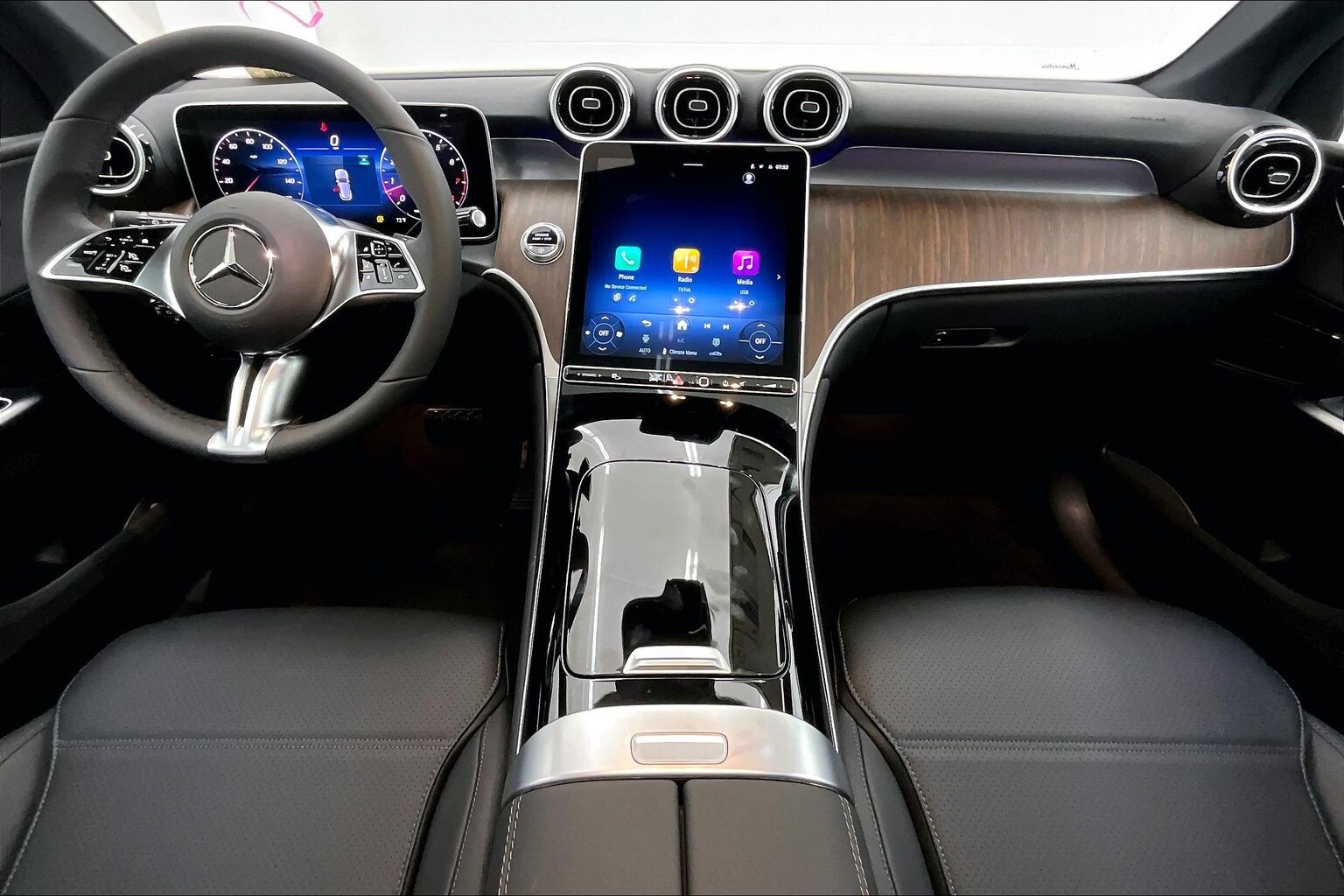 2026 Mercedes Benz GLC 300 4MATIC photo 4