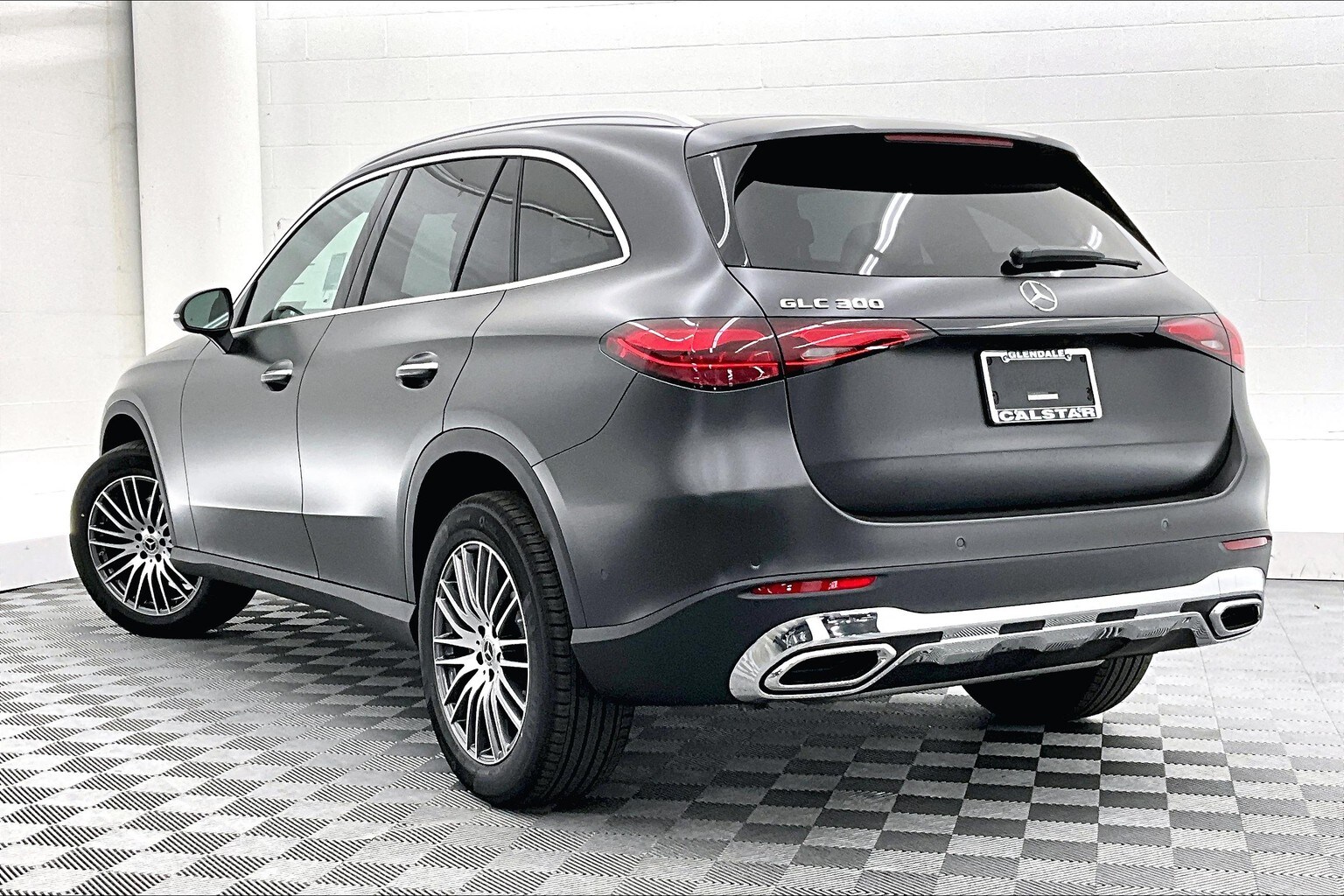 2025 Mercedes Benz GLC 300 photo 2