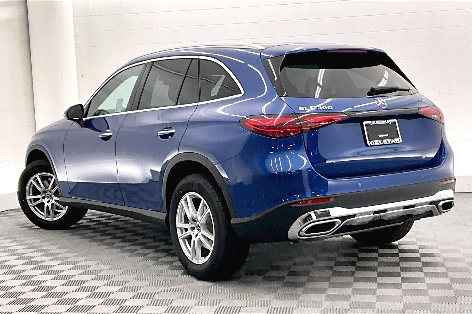 2025 Mercedes Benz GLC 300 photo 2
