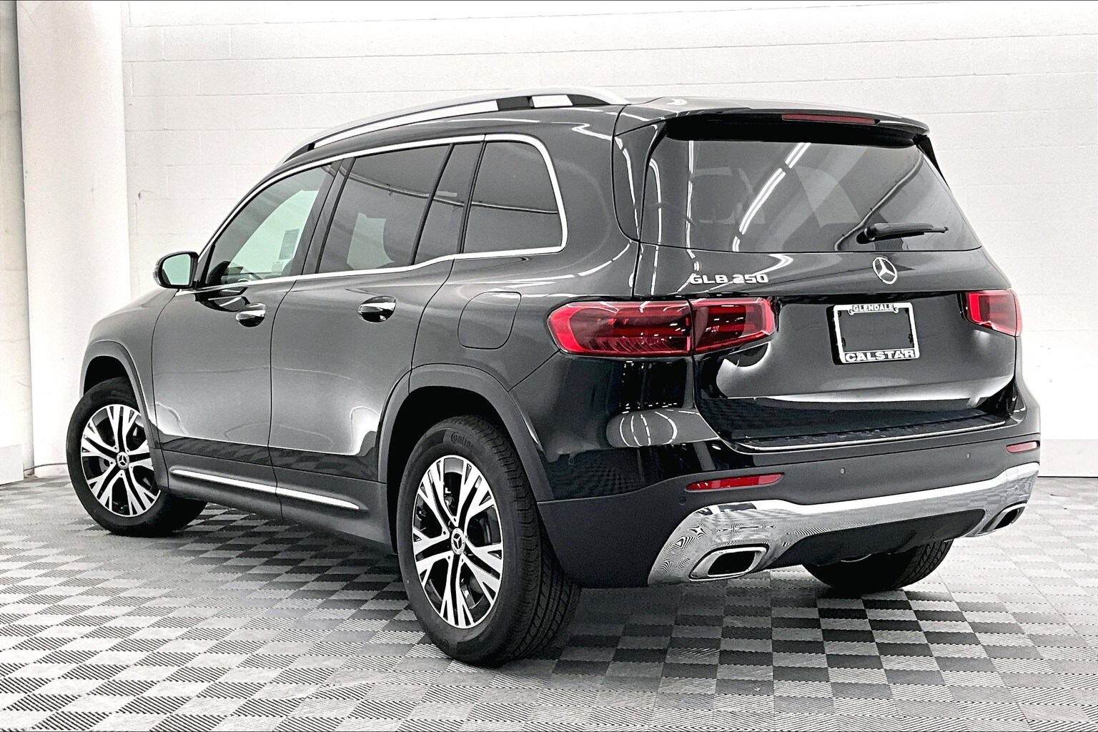 2025 Mercedes Benz GLB 250 photo 2