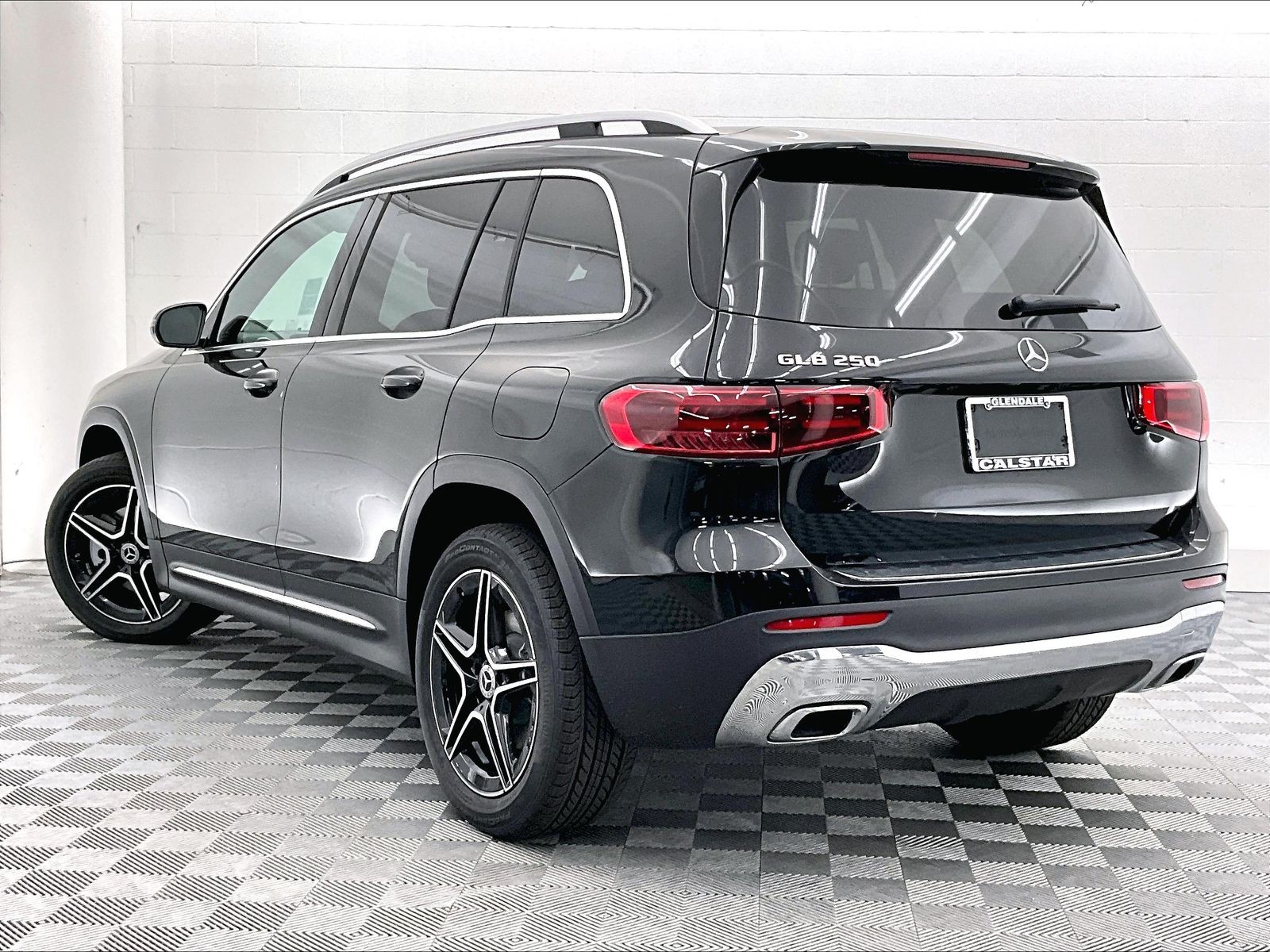 2026 Mercedes-Benz GLB photo 2