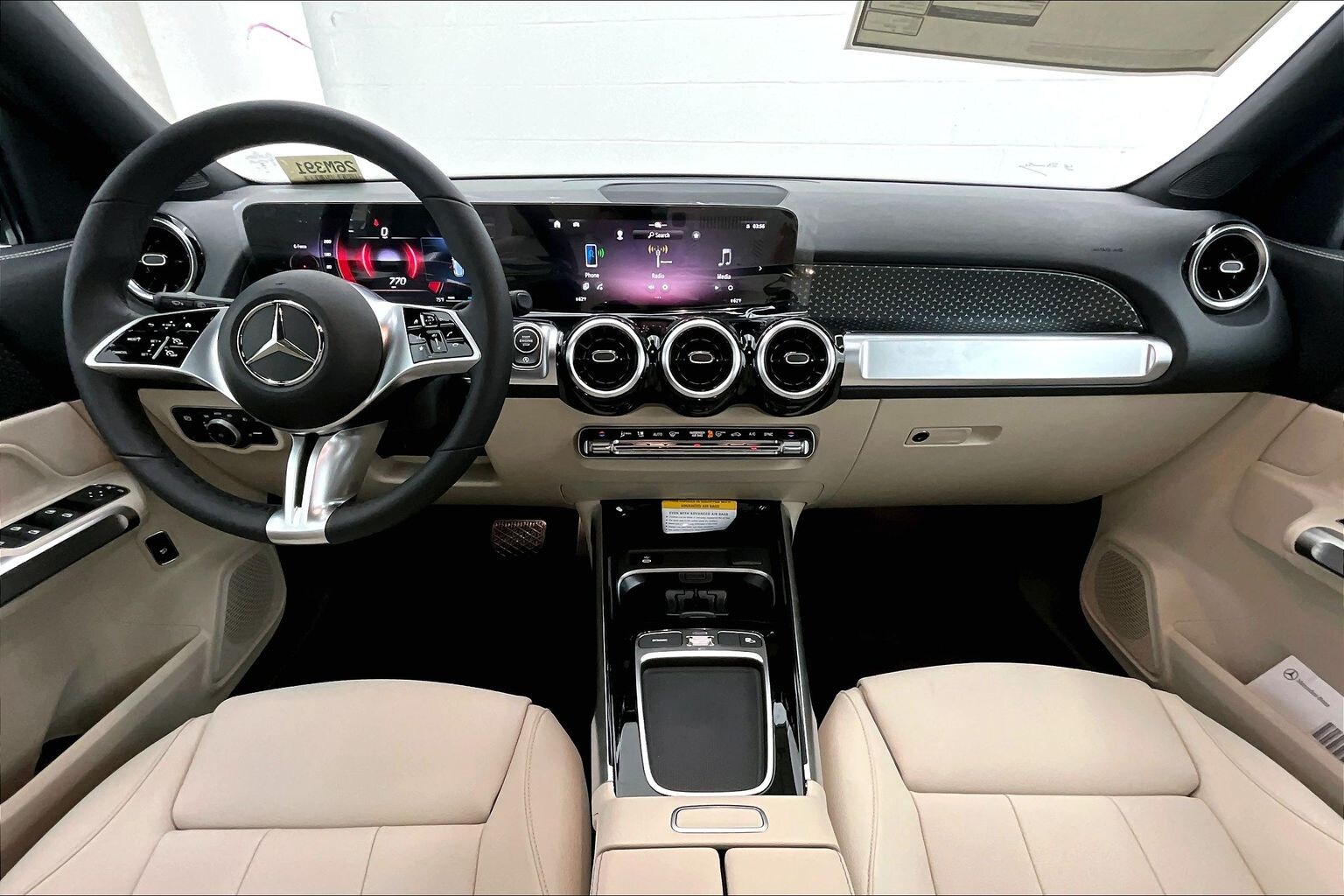 2026 Mercedes Benz GLB 250 photo 4