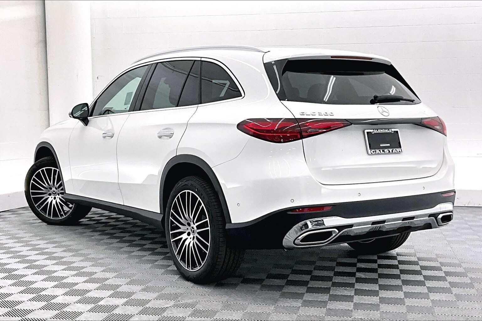 2025 Mercedes Benz GLC 300 photo 2