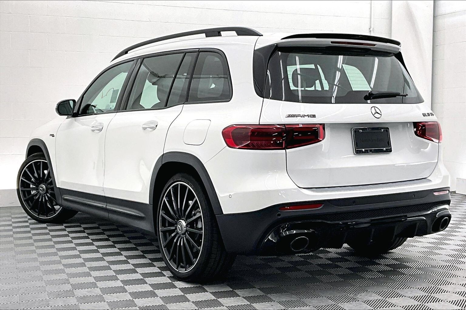 2026 Mercedes Benz GLB AMG 35 4MATIC photo 2