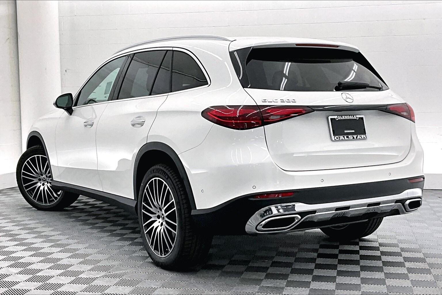 2025 Mercedes Benz GLC 300 photo 2