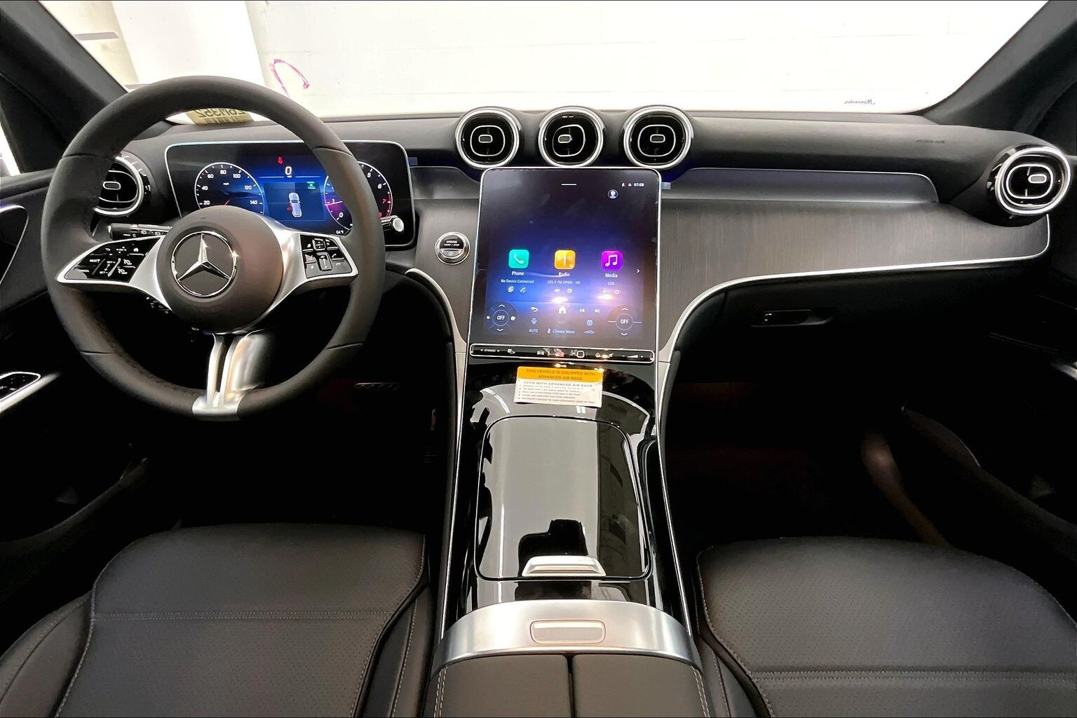 2026 Mercedes Benz GLC 300 photo 4