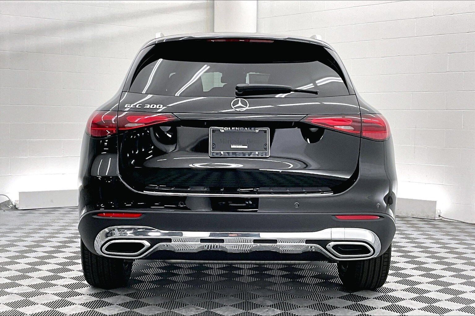 2025 Mercedes Benz GLC 300 photo 3