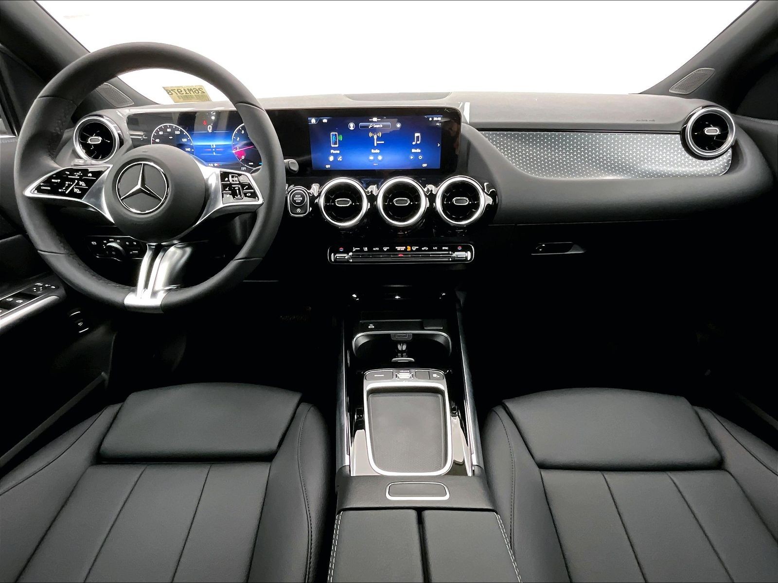 2026 Mercedes-Benz GLA photo 4