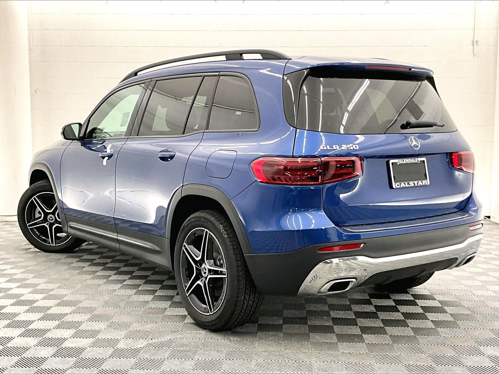 2026 Mercedes-Benz GLB photo 2