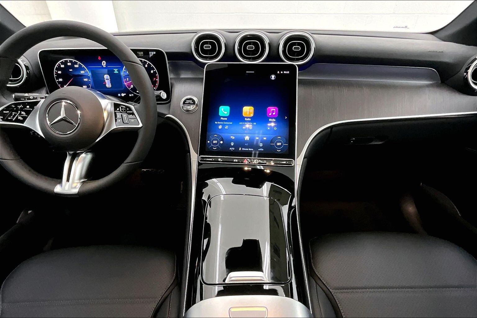 2026 Mercedes Benz GLC 300 photo 4