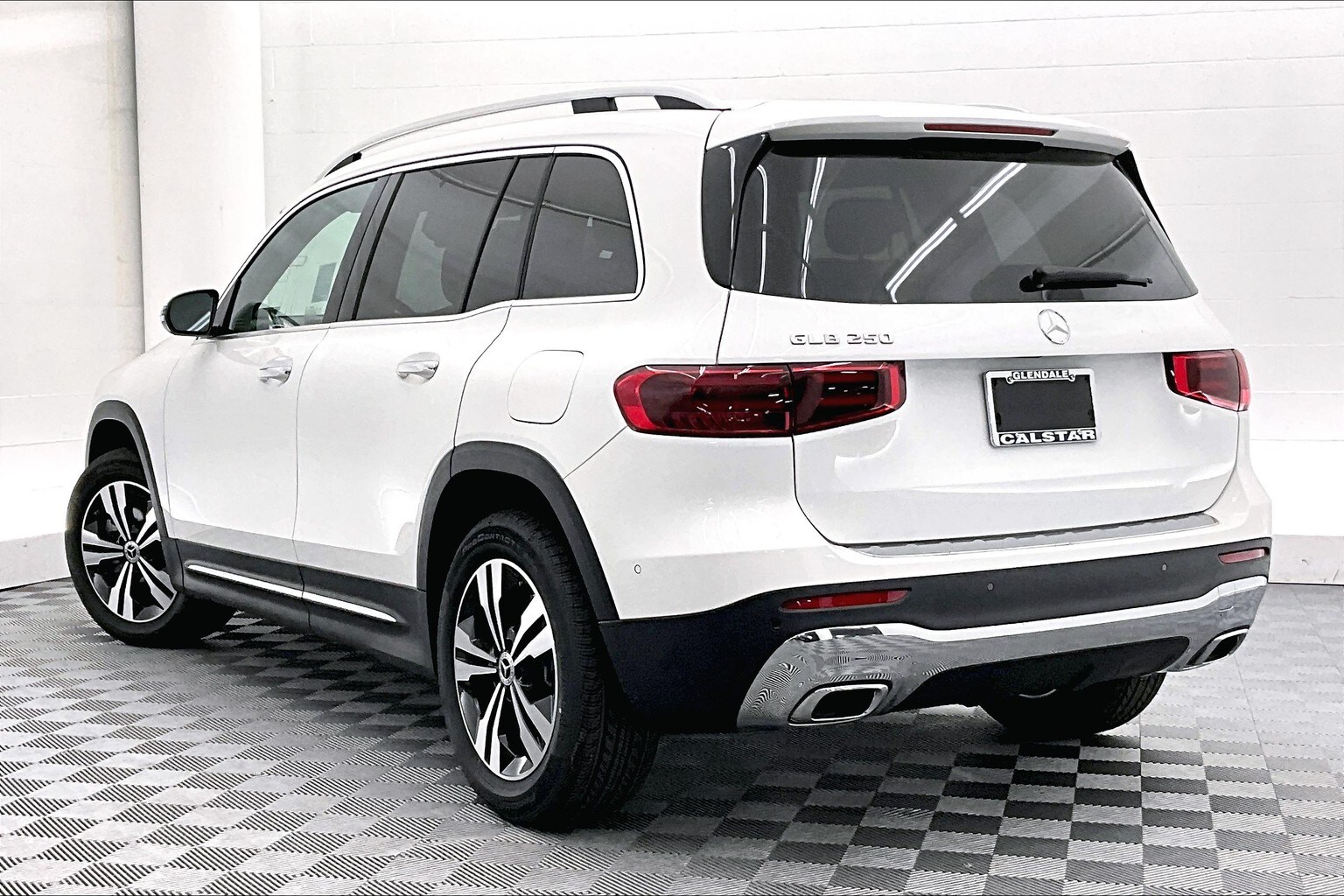2025 Mercedes Benz GLB 250 photo 2