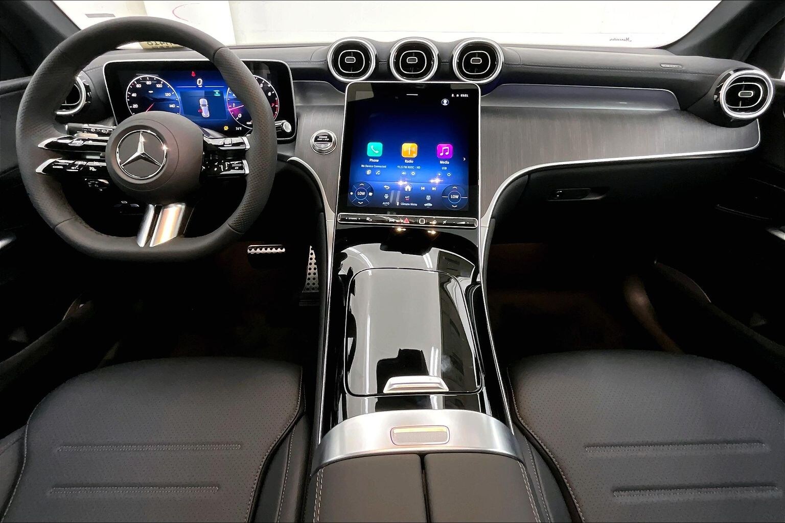 2026 Mercedes Benz GLC 300 photo 4