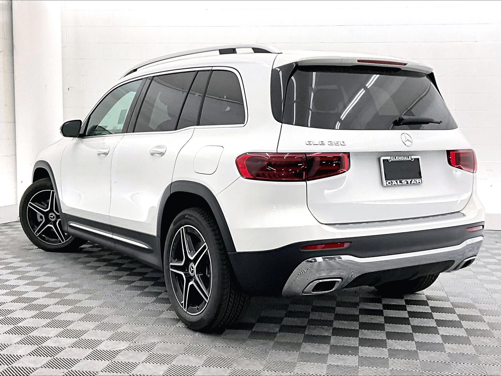 2026 Mercedes-Benz GLB photo 2