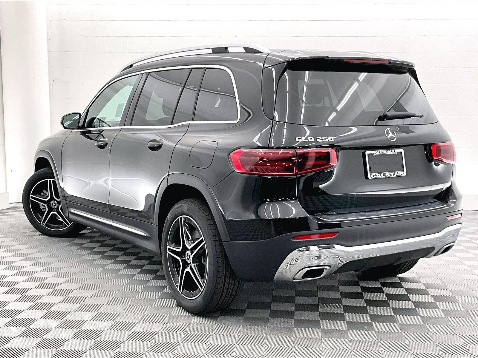 2026 Mercedes-Benz GLB photo 2