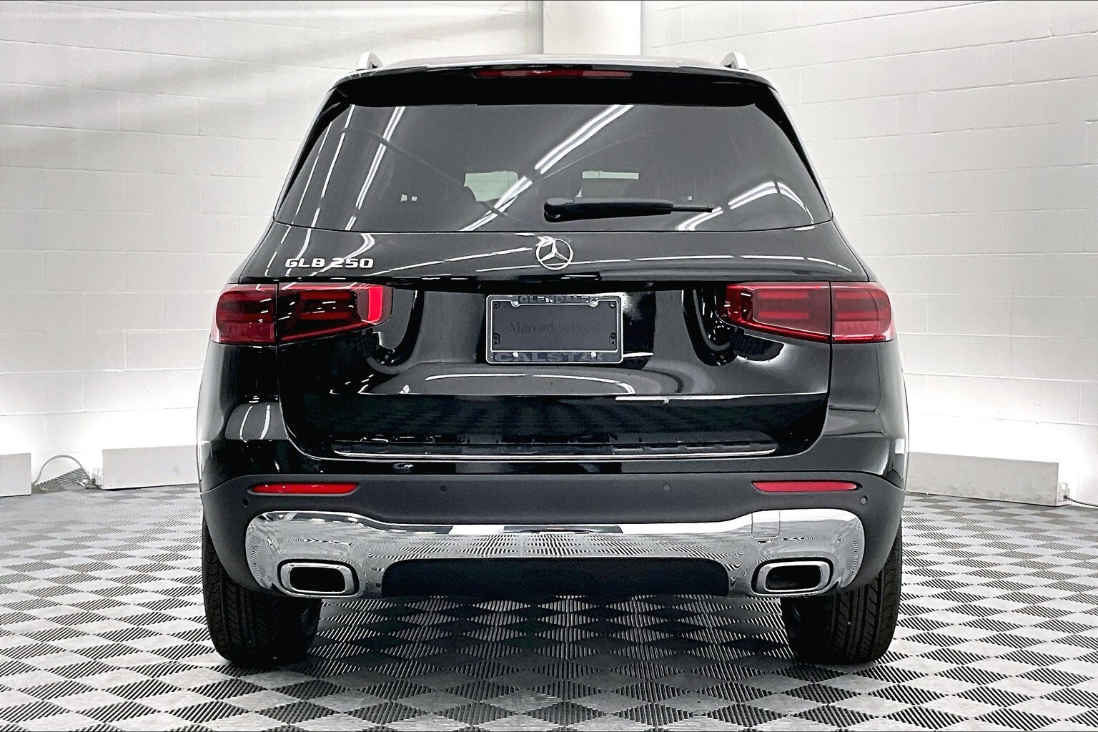 2025 Mercedes Benz GLB 250 photo 3