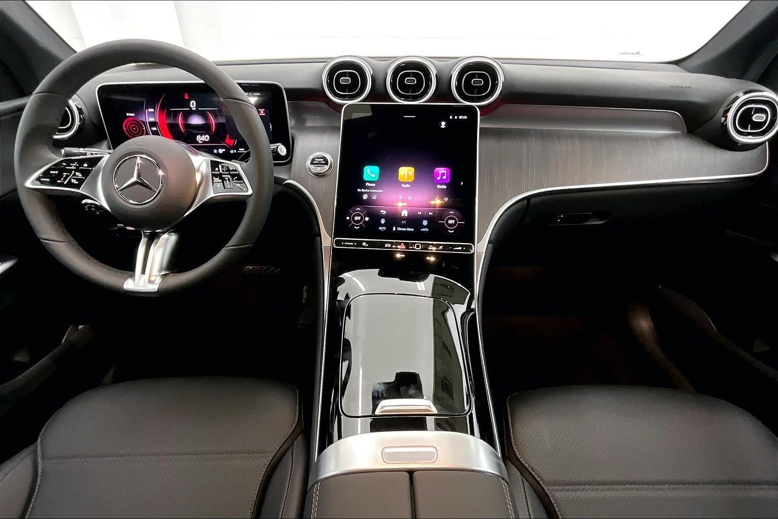 2026 Mercedes Benz GLC 300 photo 4