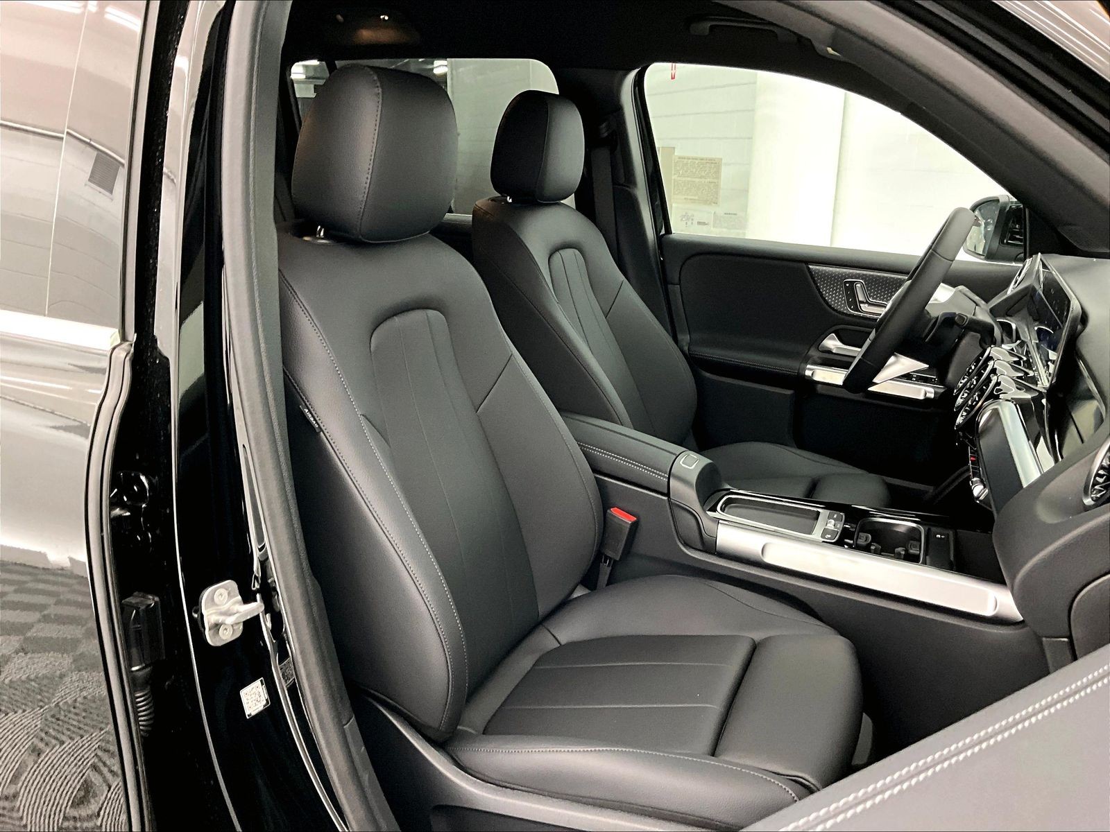 2026 Mercedes-Benz GLB photo 5