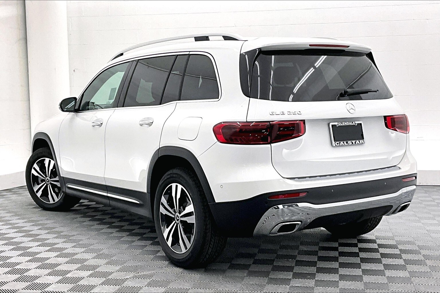 2025 Mercedes Benz GLB 250 photo 2
