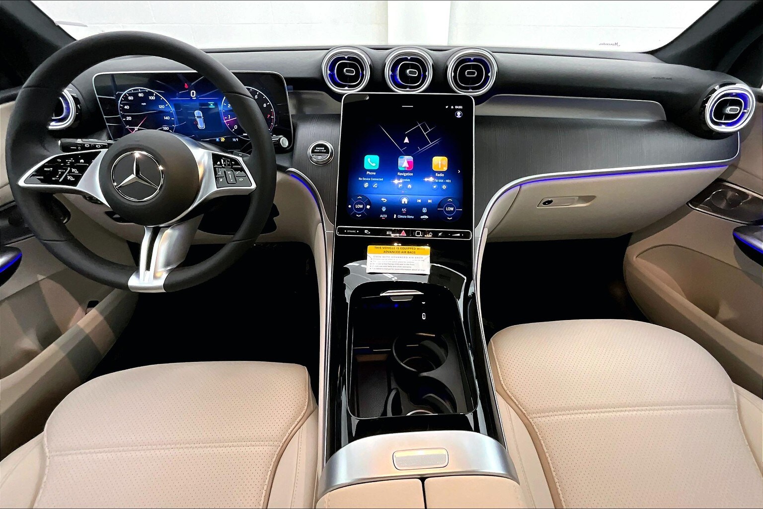 2025 Mercedes Benz GLC 300 photo 4