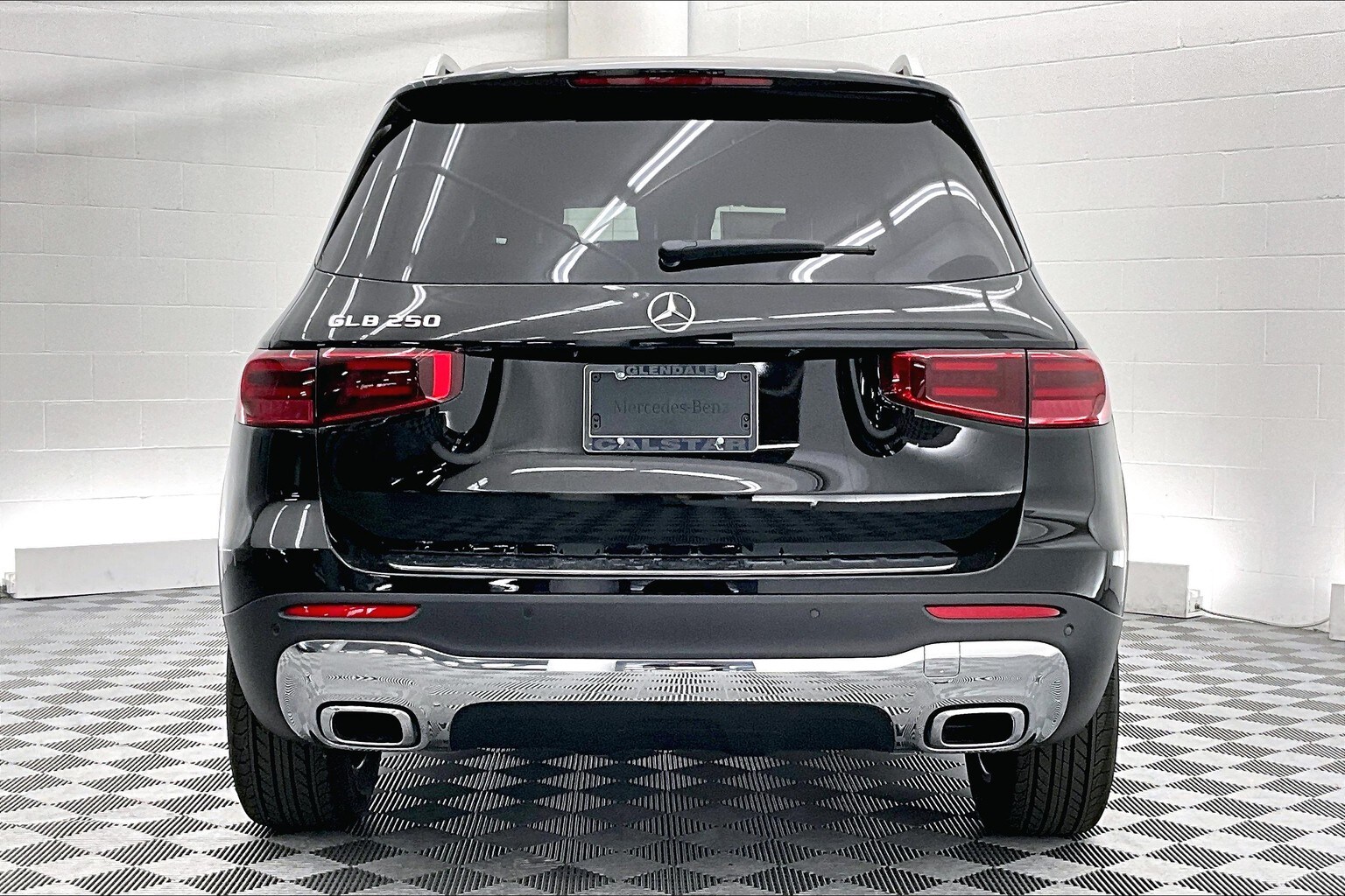 2025 Mercedes Benz GLB 250 photo 3