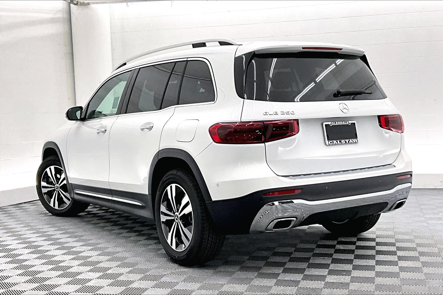 2025 Mercedes Benz GLB 250 photo 2