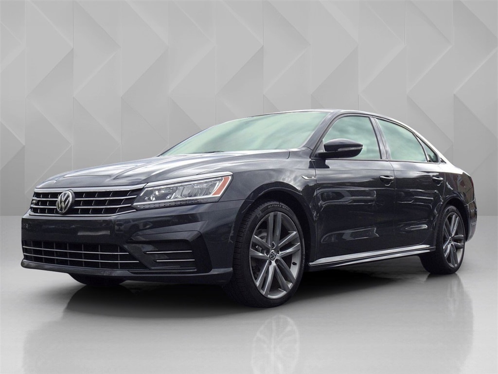 2018 Volkswagen Passat R-Line's photo