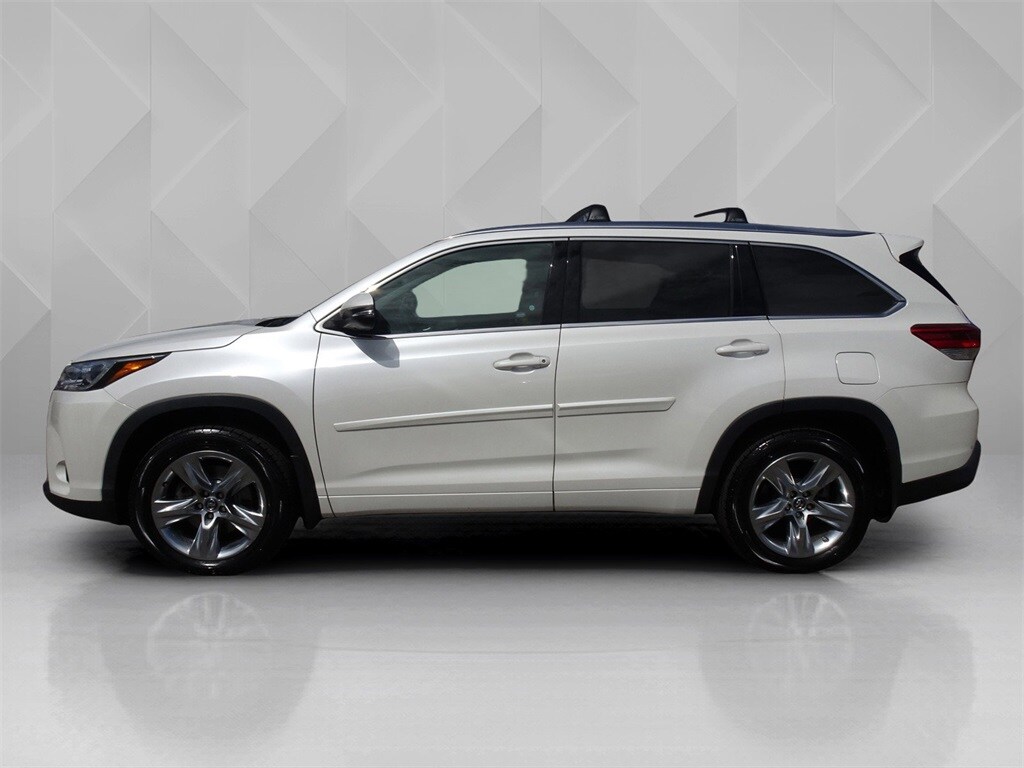 2018 Toyota Highlander Limited Platinum photo 2