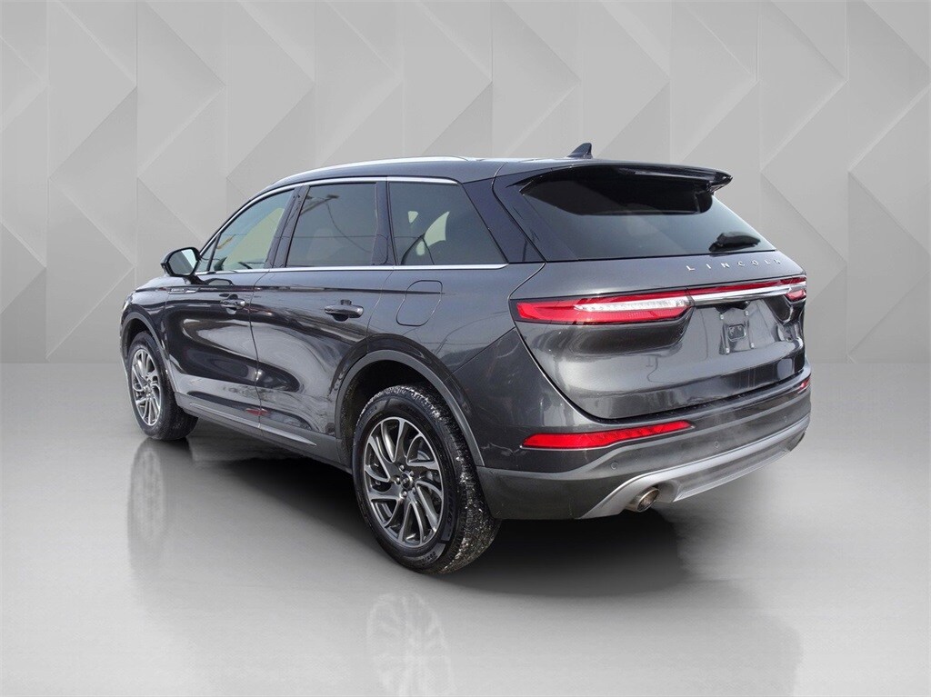 2020 Lincoln Corsair Standard photo 3