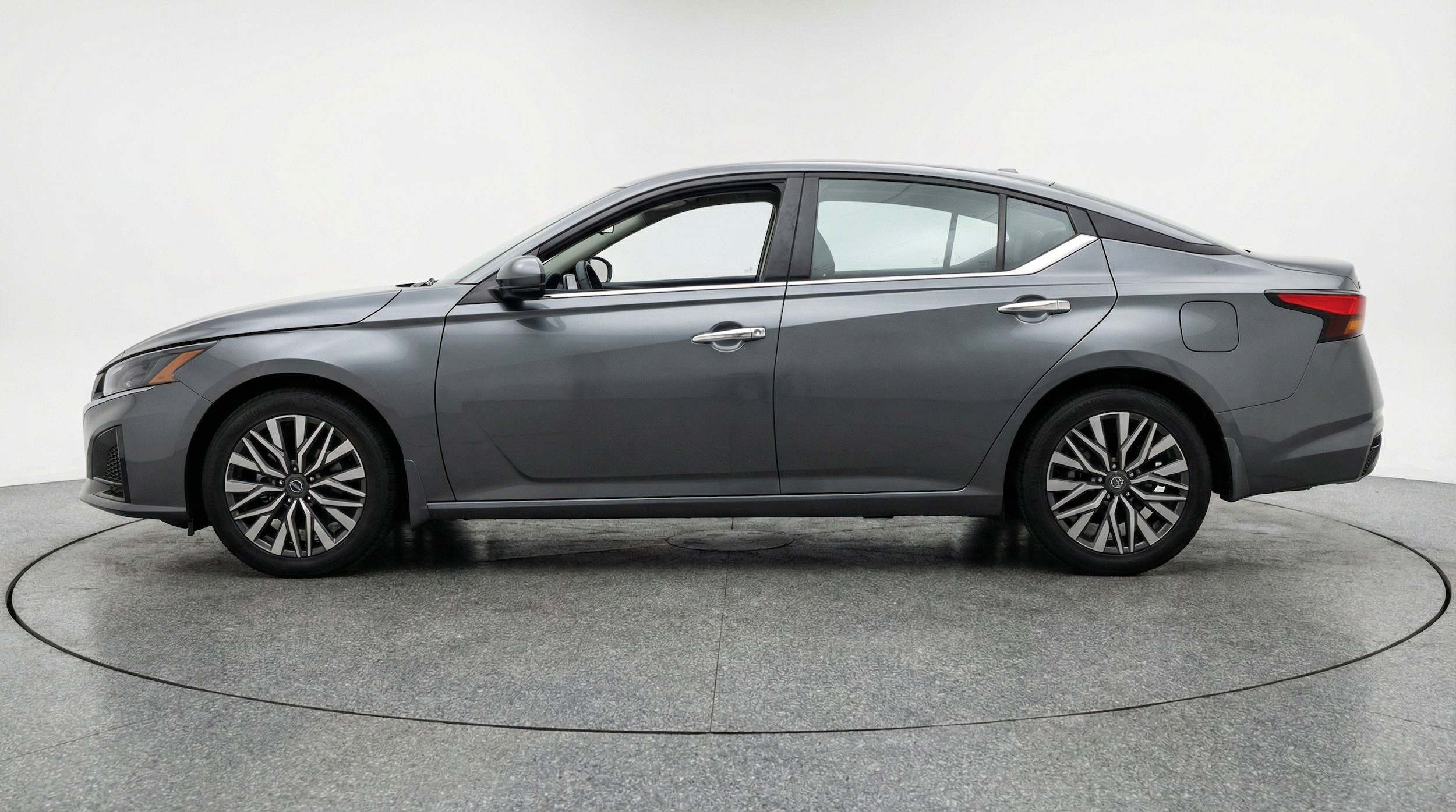 Thumbnail: 2025 Nissan Altima - 5