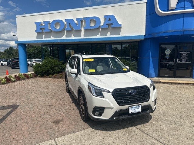 2022 Subaru Forester Premium photo 2