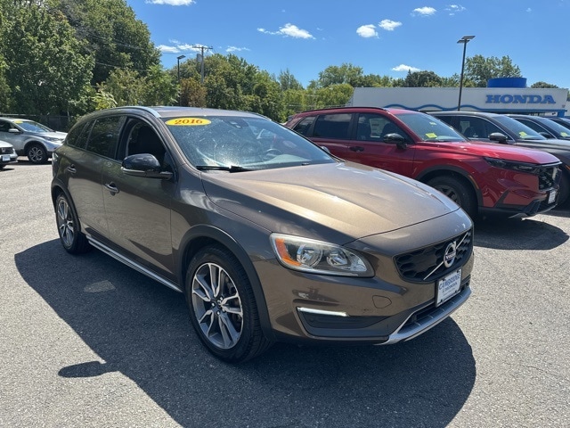 Used 2016 Volvo V60 Base with VIN YV4612HK0G1012398 for sale in Cambridge, MA
