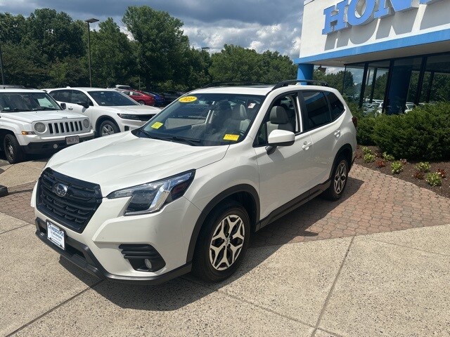 2022 Subaru Forester Premium photo 3