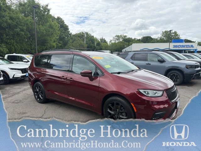 2022 Chrysler Pacifica Limited's photo
