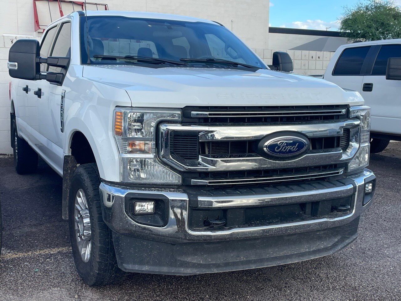 2022 Ford F-350 XLT photo 2